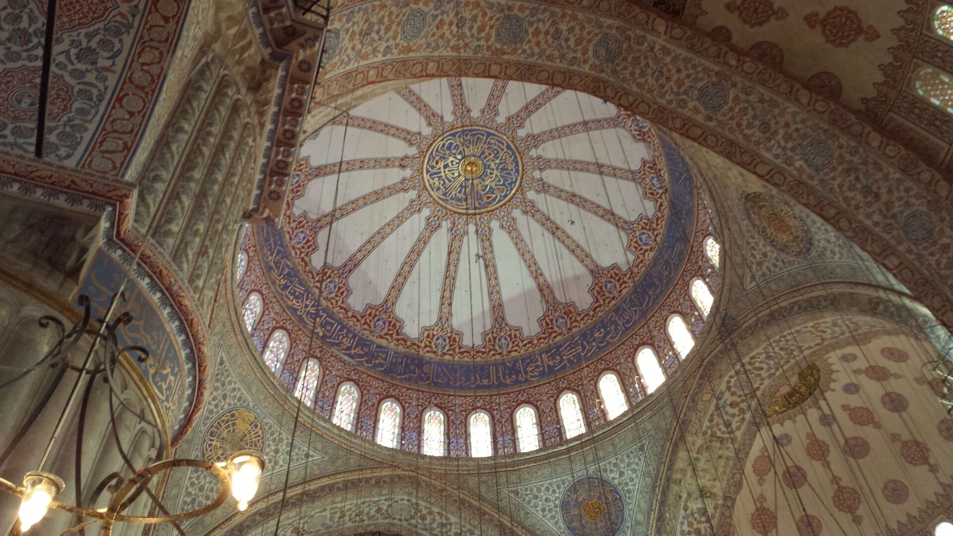 スルタンアフメト・モスク。内部ドーム。