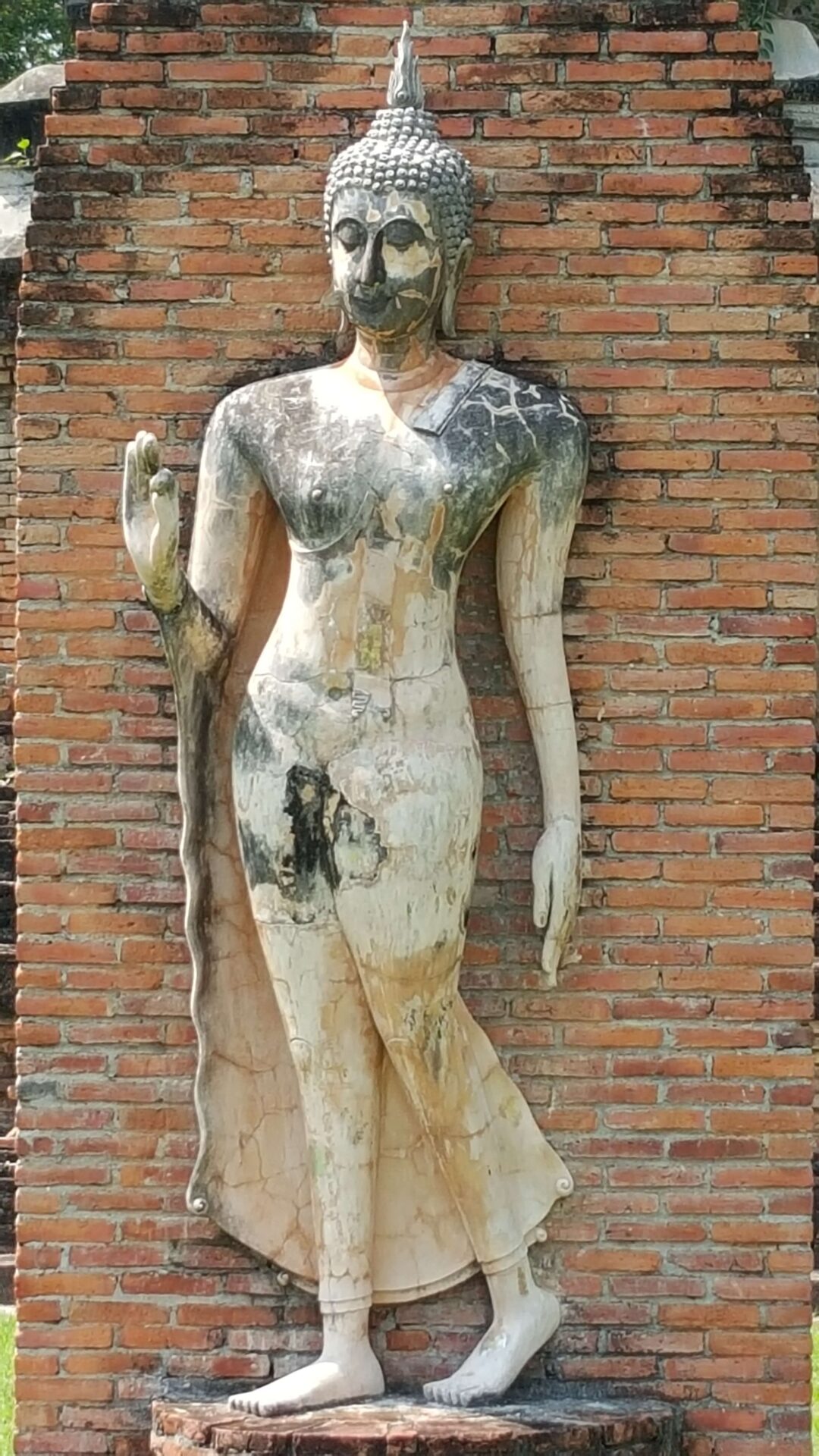 ワット・トラパン・ングンの遊行仏像