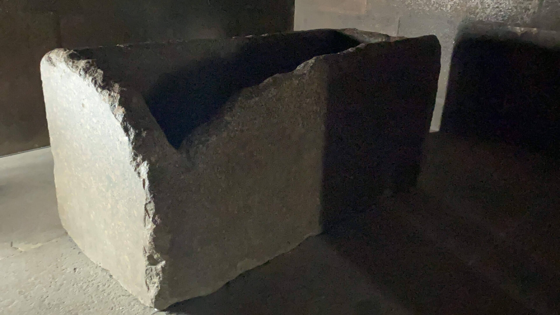 クフ王のピラミッド内部・王の間にある石棺