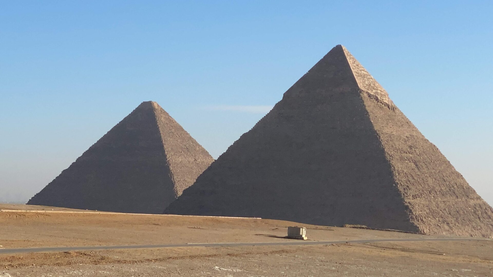 カフラー王のピラミッド上部に残る化粧石