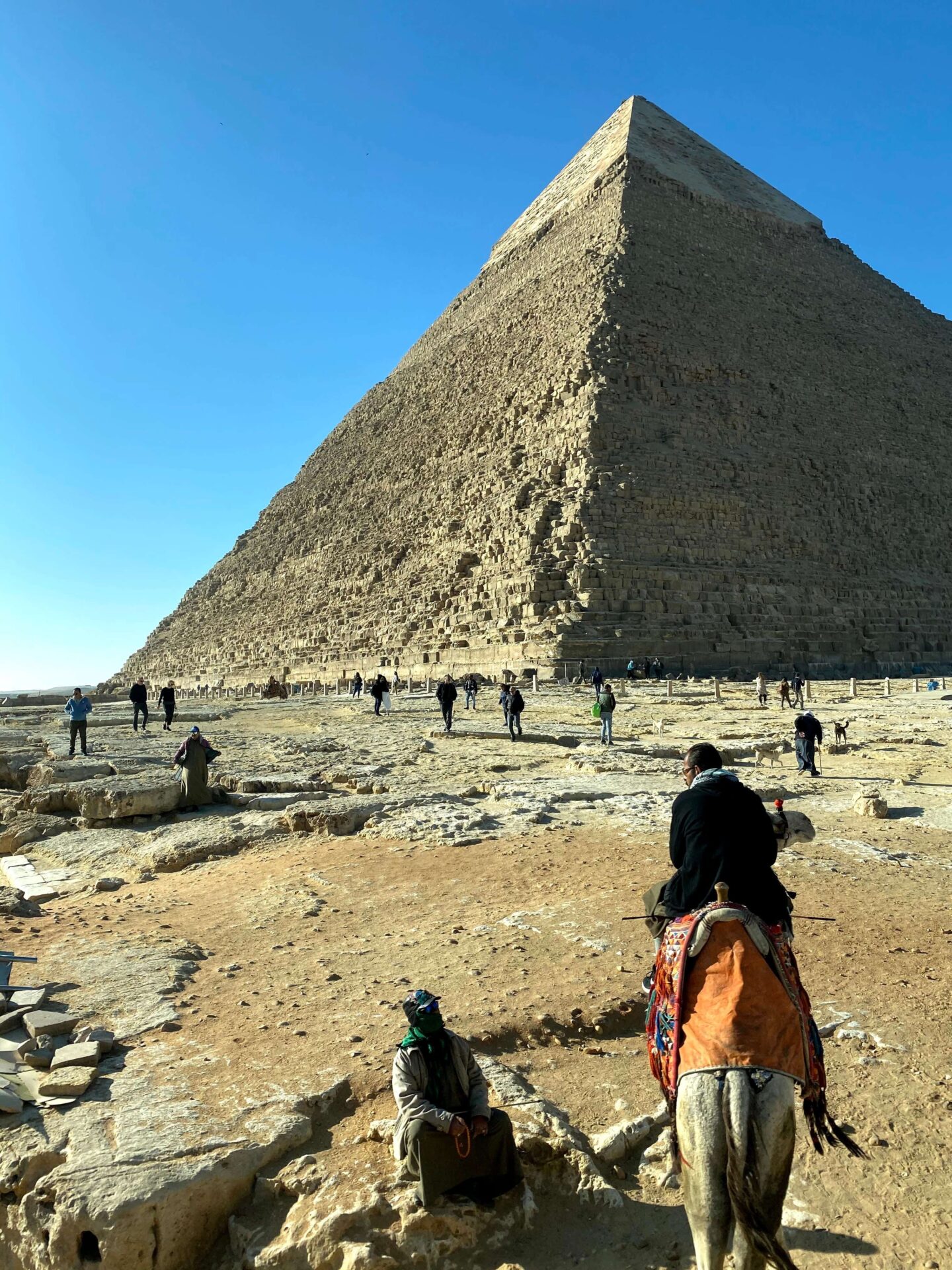 カフラー王のピラミッド（BC2550・ギザ・高さ143.5m→138.75m・一辺215m）