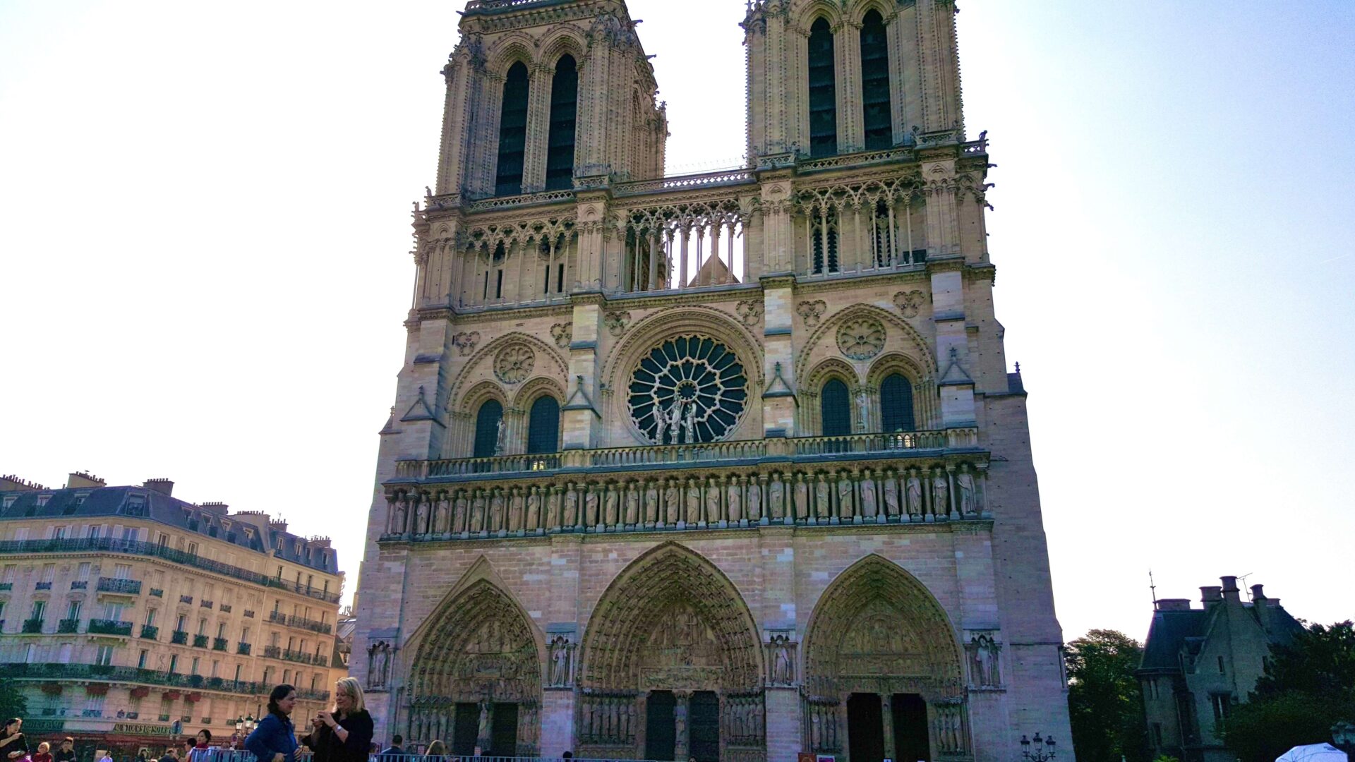 キリスト教の教会。パリのノートルダム寺院。
