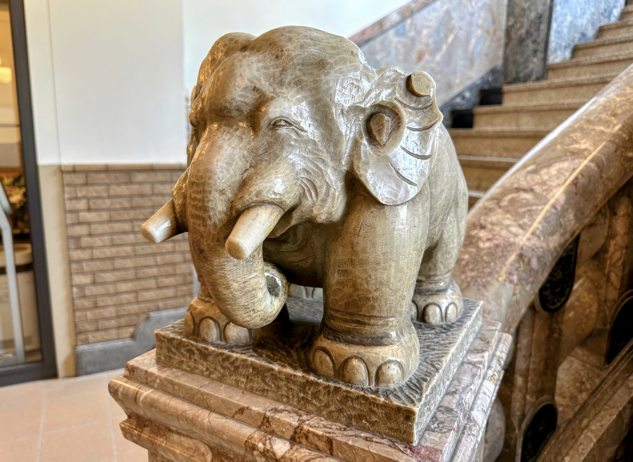 象の彫刻